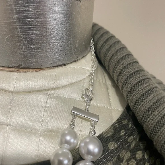 XL double strand white pearl statement necklace - Picture 5 of 5